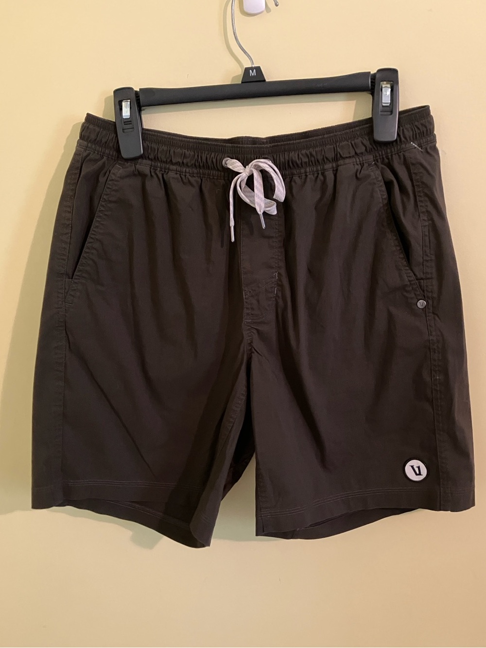 Vuori Kore shorts performance athletic outdoor adventure lined size M green